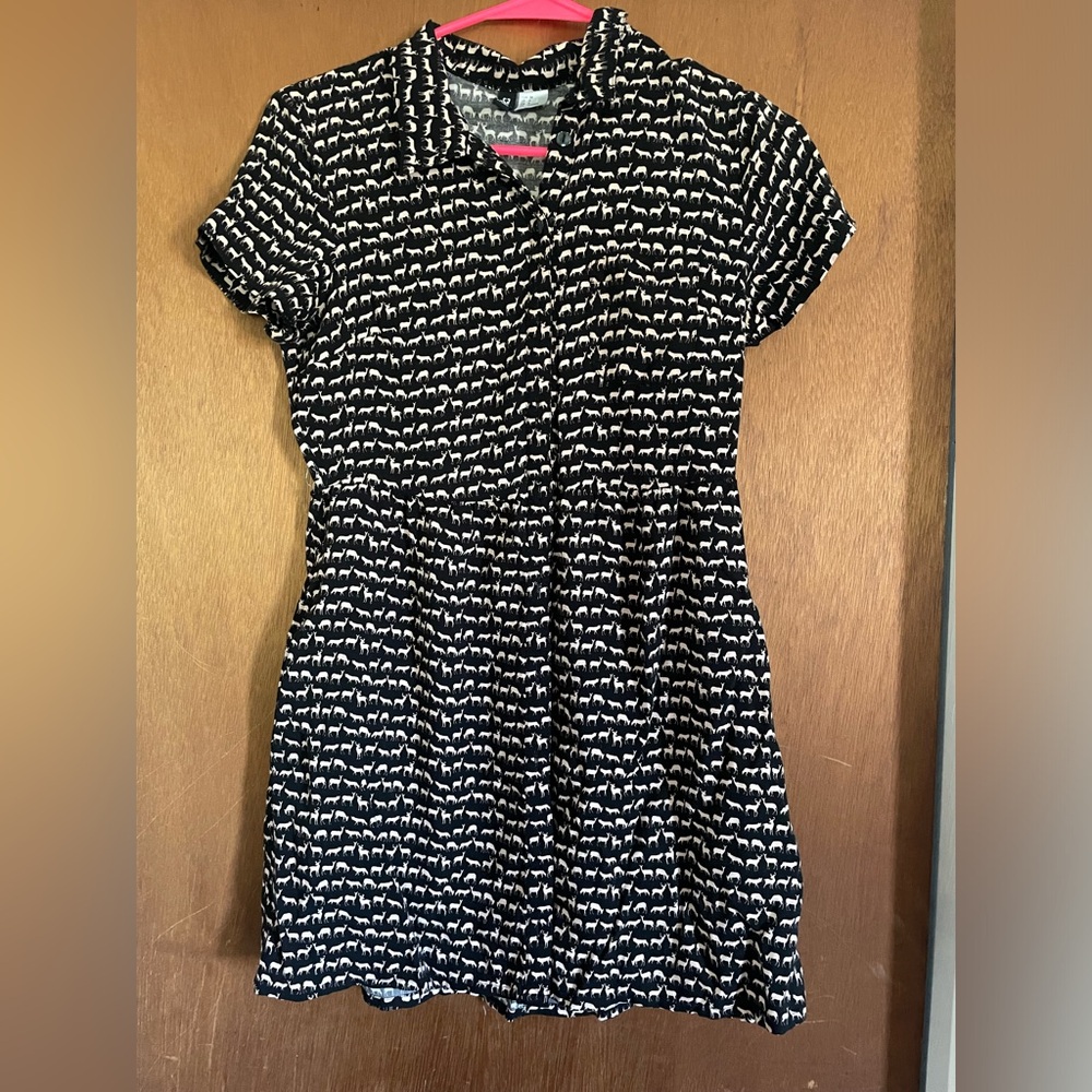 Adorable H&M button-down skater dress with deer print